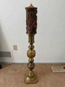lot 51 image: Mid-Century Brass Pillar Candlestand with Bavarian Candle