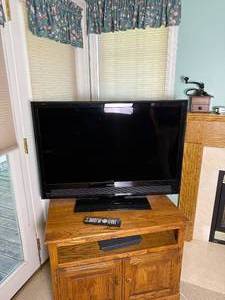 lot 55 image: 40 Inch Mitsubishi Television