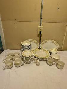 lot 57 image: Nikko China Ironstone Pattern