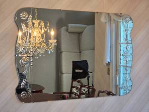 lot 14 image: Stunning Vintage Etched Wall Accent Mirror