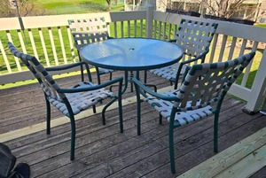 lot 10 image: Outdoor  Patio Strap Chair Dining Set