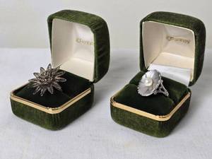 lot 68 image: Womens Vintage Costume Jewelry Collection - Funky Ring Pair