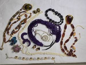 lot 69 image: Womens Vintage Costume Jewelry Collection - Beads & Colors