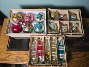 lot 87 image: Vintage MCM Christmas Tree Ornament Set (16)