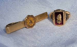 lot 49 image: 10K Yellow Gold Mason City Class Ring and NW Bell System Tie Clasp, 10 grams