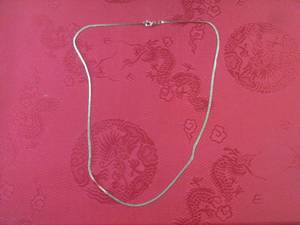 lot 12 image: (FS) 14K Gold Necklace - Marked 14...