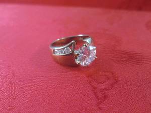 lot 17 image: (FS) 18K Gold Filled Ring with Larg...
