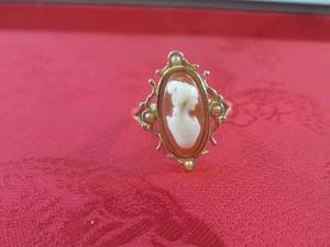 lot 21 image: (FS) Vintage Victorian Cameo Avon R...