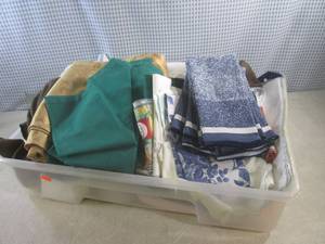 lot 47 image: (EW3) Assortment of Placemats, Clot...