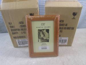 lot 57 image: (CS) 12 - 4x6 Honey Oak Picture Fra...