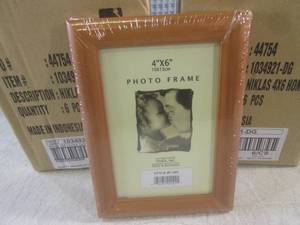 lot 59 image: (CS) 12 - 4x6 Honey Oak Picture Fra...