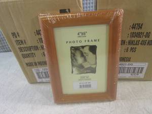 lot 60 image: (CS) 12 - 4x6 Honey Oak Picture Fra...