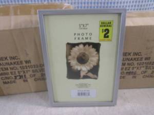 lot 62 image: (CS) 12 - 5x7 Silver Mini EZ Pictur...