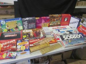 lot 96 image: (EW3) Large Assortment of Games...