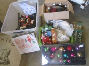 lot 100 image: (F-2) Assorted Christmas Including ...