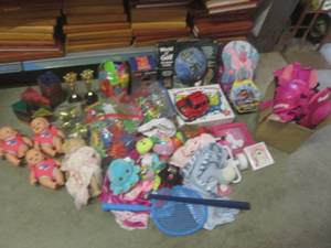 lot 101 image: (EW6) Assortment of Kids Toys and O...