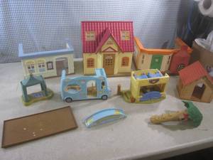 lot 109 image: (A-1) Assorted Vintage Play Buildin...