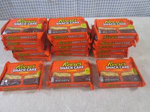lot 164 image: (B-1) 18 Reeses Snack Cake -2 Cakes...