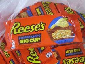 lot 170 image: (B-1) 18 King Size Reeses Potato Ch...