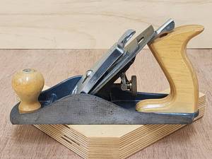 lot 22 image: Woodworking Powercraft Wood Planer