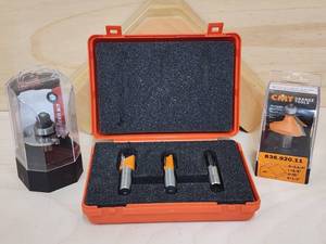 lot 17 image: Assorted CMT and Freud Router Bits