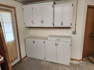 lot 83 image: (4) Assorted Garage Cabinets