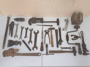 lot 88 image: Assorted Vintage Hand Tools