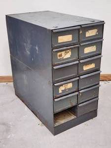 lot 101 image: Machinist Metal Storage Cabinet with Contents