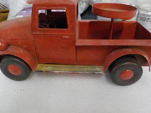 lot 140 image: Red Metal Truck Dcor 12 x 6...