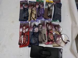 lot 175 image: 10 pair Reading Glasses- various st...