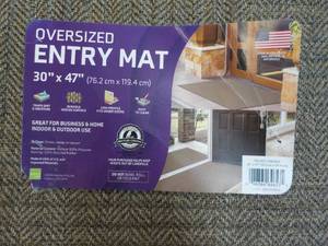 lot 9 image: Oversized Entry Mat 30 x 47...
