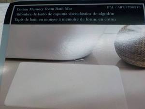 lot 19 image: Cotton Memory Foam White Bath Mat 2...