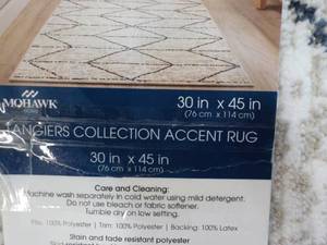 lot 46 image: Calvin Klein Accent Rug 30 x 45...
