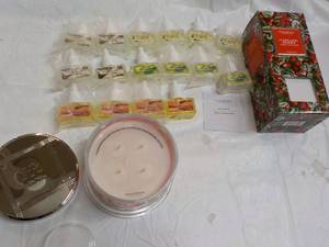 lot 50 image: Homeworks Products including 4 wick...