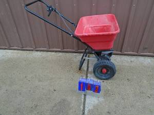 lot 103 image: Small poly broadcast spreader. As shown.