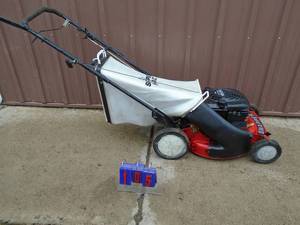 lot 105 image: Snapper self propelled mower. Used condition. Tested & works. As shown.