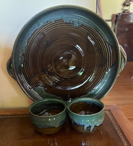 lot 25 image: Pretty Pottery Platter and Bowls by Burnt Stump Hollr Pottery