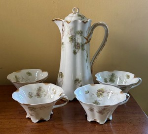 lot 29 image: Vintage Haviland Limoges of France Coffee  Tea Pot with Four Cups