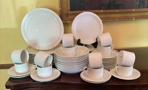 lot 35 image: Vintage Arsberg of Germany Athena Dinnerware