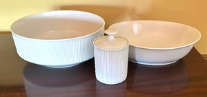 lot 36 image: Vintage Arsberg of Germany Bowls and Sugar Dish