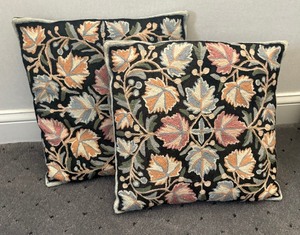 lot 44 image: Lovely Floral Accent Pillows