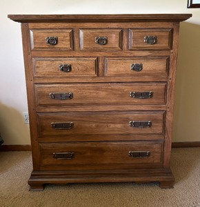 lot 13 image: Charming Vintage Chest of Drawers
