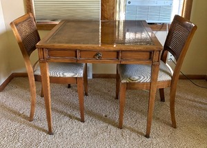 lot 14 image: Charming Vintage Table with Two Chairs