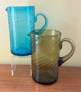 lot 71 image: Two Pretty Hand Blown Glass Pitchers