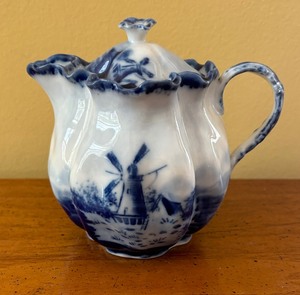 lot 86 image: Vintage Blue and White Holland Scene Porcelain Creamer