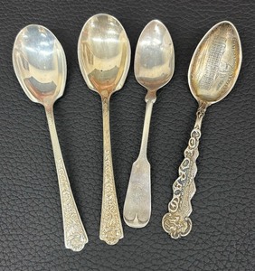 lot 31A image: Selection of Vintage Sterling Silver Spoons including a Vintage Sterling Silver Denver Colorado Souvenir Spoon