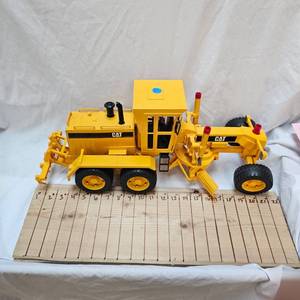 lot 3 image: Bruder Cat Grader, as new