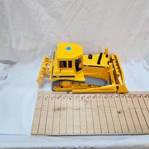 lot 4 image: Bruder Cat #02424 D II Dozer, as new