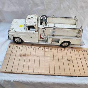 lot 8 image: 1959 Ford#5 Pumper Fire Truck, Mfg by Tonka