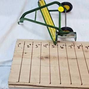 lot 10 image: Ertl 116th Scale John Deere Hay Rake, as new condition
